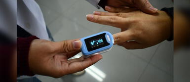 COVID-19 Perú Infectólogo revela qué hacer si baja la saturación y cómo tratar el coronavirus en casa Coronavirus: ¿Cómo tratar a un paciente de COVID-19 en casa y qué hacer si la saturación baja?