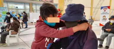 COVID-19 Perú: Niño de 10 años lleva a su abuelo para recibir vacuna contra coronavirus en Huancayo Huancayo: Niño de 10 años lleva a su abuelito de 85 años para que reciba su vacuna contra la COVID-19