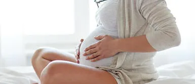 Advierten que la enfermedad aumenta el riesgo en las mujeres embarazadas y sus bebés La COVID-19 aumenta el riesgo en las mujeres embarazadas y sus bebés