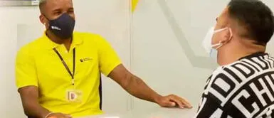 Jefferson Farfán en su primer día de “chamba” en el banco: “Eres mi amor platónico” Jefferson Farfán en su primer día de “chamba” en el banco: “Eres mi amor platónico”