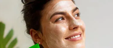 Conoce los beneficios que los cosméticos tienen en tu salud y el bienestar ambiental. Expertos revelan los beneficios de la cosmética natural y su impacto positivo en el ambiente