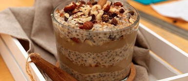 Pudding de chía con compota de manzana para empezar la semana llena de energía con un desayuno saludable Pudding de chía con compota de manzana para empezar la semana llena de energía