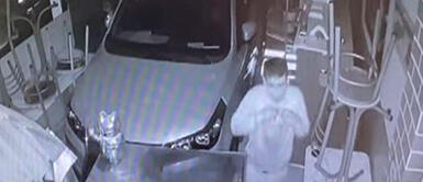 Ladrón se persigna antes de entrar a robar por cuarta vez en pollería Ladrón se persigna antes de entrar a robar por cuarta vez en pollería