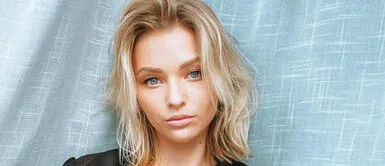 Irina Baeva apuesta por la tendencia neón en su más reciente look de playa. Irina Baeva paraliza las playas de Miami con brillante bikini rosa neón en tendencia