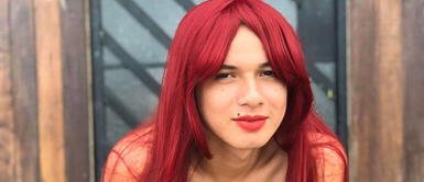 La Uchulú conquista con top rojo con acabado glittery parte de la tendencia disco. La Uchulú exhibe su pasión por la moda con pícaro top rojo de acabado brilloso