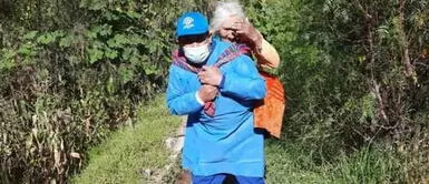 Ayacucho: hombre traslada en su espalda a anciana para que reciba su vacuna contra la COVID Ayacucho: hombre traslada en su espalda a anciana para que reciba su vacuna contra la COVID