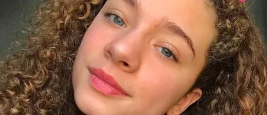 Adriana Campos Adriana Campos deslumbra en redes sociales con chompa tejida en tono pastel