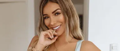 Paula Manzanal Paula Manzanal derrocha sensualidad en países europeos con diminutos bikinis