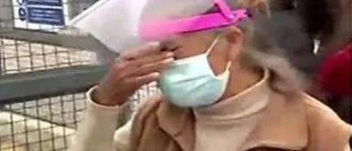 Adultos mayores de 70 años disgustados y tristes tras acudir a puntos de vacunación y conocer reprogramación Adultos mayores de 70 años disgustados y tristes tras acudir a puntos de vacunación