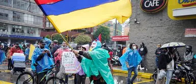 Colombia protesta contra el proyecto de reforma tributaria y la represión policial ¿Qué significa la bandera de Colombia al revés y cuál es su objetivo?