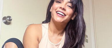 Cielo Torres Cielo Torres revive la época de los ochenta con botas metalizadas