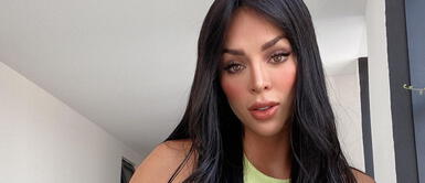 Sheyla Rojas luce la tendencia de los chain belts en su último outfit. Sheyla Rojas añade una dosis de glamour al típico vestido blanco con un 'chain belt'