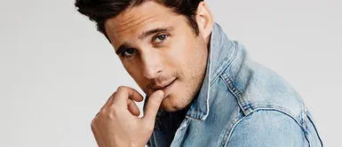 Diego Boneta Sorpréndete con el print de Versace que Luis Miguel puso en tendencia