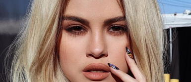 Selena Gomez apuesta por una versión alternativa de la clásica manicura francesa. Selena Gomez apuesta por una versión alternativa de la clásica manicura francesa