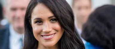 Meghan Markle y vestido floral Meghan Markle presume 'baby bump' con un elocuente vestido floral de Carolina Herrera