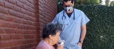 Médico que se curó de la COVID-19 junto a sus padres con su tratamiento pide que sea aprobado con urgencia Médico que superó la COVID-19 junto a sus padres solicita aprobación de tratamiento