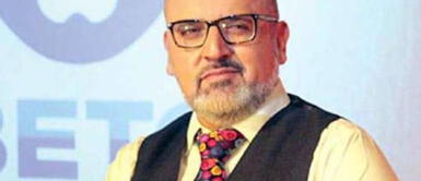 Beto Ortiz continúa atacando a Pedro Castillo y señala que el candidato de Perú Libre quiere llevar a los debates a Vladimir Cerrón Beto Ortiz contraataca: "Quiere que lo dejen llevar al debate a su papá Cerrón"