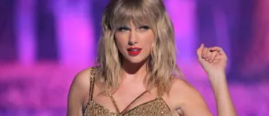 Taylor Swift y vestido con pedrería Taylor Swift hace historia en los Brit Awards y deslumbra con vestido cubierto de perlas