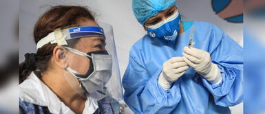 COVID-19 Perú: Minsa anuncia que es obligatorio que profesional de salud enseñe jeringa con vacuna durante inmunización Minsa: Es obligatorio que el personal de salud enseñe la jeringa cargada con vacuna antes de colocarla