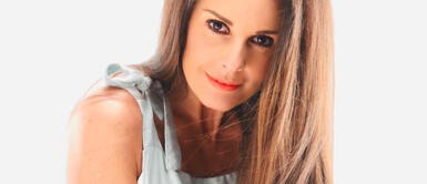 Rebeca Escribens Rebeca Escribens transmite elegancia con suéteres tejidos para otoño-invierno