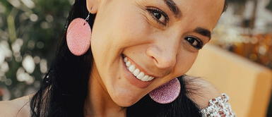 Magdyel Ugaz Magdyel Ugaz exhibe la prenda de punto como la más exquisita textura para abrigarnos