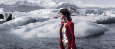 Saint Laurent exhibe su innovadora esencia presentando su desfile sobre un glaciar. Saint Laurent desafía los límites y presenta nueva colección sobre un glaciar