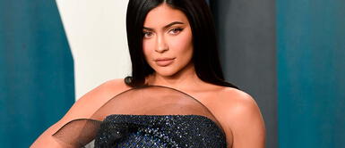 Kylie Jenner exhibe la tendencia metalizada con sofisticado bikini Dolce & Gabbana Kylie Jenner exhibe la tendencia metalizada con sofisticado bikini Dolce y Gabbana