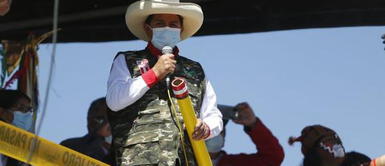 Pedro Castillo fue testigo de nueva agresión contra otro periodista. Otro periodista fue agredido por simpatizantes de Perú Libre en presencia de Pedro Castillo