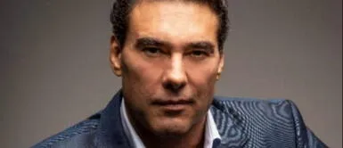 El actor mexicano participó en el programa de el Escorpión Dorado. Eduardo Yañez golpea a un hombre en la calle por dinero