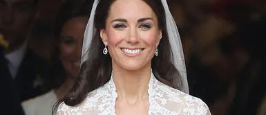 Kate Middleton posee uno de los looks nupciales más icónicos de la historia. ¡Misterio resuelto! Estos son los zapatos que Kate Middleton llevó en su boda