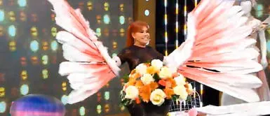 Magaly Medina emocionada por lucir traje de Miss Perú Janick Maceta. Magaly Medina emocionada por lucir traje de Miss Perú Janick Maceta.