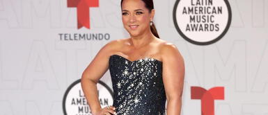 Adamari López da cátedra de moda con vibrante vestido naranja en tendencia. Adamari López realiza deleite de estilo con un vibrante vestido naranja en tendencia