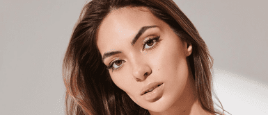 Natalie Vértiz nos enseña cómo darle más emoción a un outfit con botas de animal print. Natalie Vértiz reinterpreta clásica prenda invernal que fusiona calidez y confort