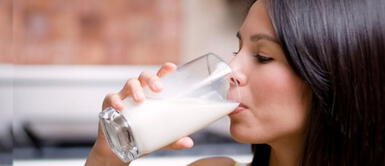 Conoce el aporte nutricional de la leche en las diferentes etapas de la vida. Día Mundial de la Leche: ¿Este alimento lácteo ayuda a fortalecer las defensas?