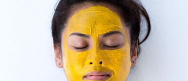 Conoce los beneficios que la cúrcuma tiene para el cuidado de la piel. El remedio natural para el cuidado de la piel que tiene encantado a las skincare lovers