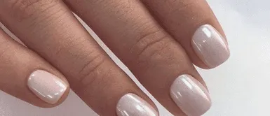 El esmalte blanco aperlado marca tendencia de belleza. Blanco perlado, el esmalte que se convertirá en tu próxima obsesión de belleza