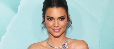 Kendall Jenner y outfit con botas y vestido Kendall Jenner le da un giro a las clásicas botas 'cowboy' con moderno outfit