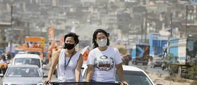 Caravana. Keiko Fujimori y su hermana Sachi en campaña. Foto: Jorge Cerdán Caravana. Keiko Fujimori y su hermana Sachi en campaña. Foto: Jorge Cerdán