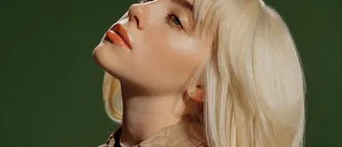 Billie Eilish usa prendas de la firma de underwear de Kim Kardashian en su nuevo videoclip. Billie Eilish lleva prendas de la firma de Kim Kardashian en su nuevo video musical