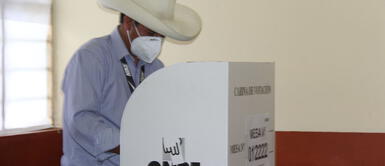 Pedro Castillo llegó a Tacabamba para ejercer su voto. Pedro Castillo llegó a Tacabamba para ejercer su voto.
