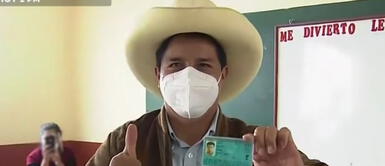Pedro Castillo ya se acercó a votar e indicó que se quedara en Cajamarca para recibir el flash electoral. Pedro Castillo ya se acercó a votar e indicó que se quedara en Cajamarca para recibir el flash electoral.