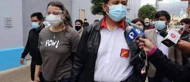 Vladimir Cerrón fue a votar a un colegio en Huancayo usando polo de Perú Libre. Vladimir Cerrón acudió a local de votación con polo de Perú Libre pese a que está prohibido