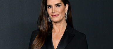 Brooke Shields le presta el vestido que llevó en los Golden Globes a su hija Rowan Henchy. Hija de Brooke Shields lleva el vestido de gala de su madre para fiesta de promoción