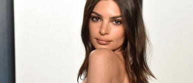 Emily Ratajkowski celebra su cumpleaños con glorioso vestido marino de Versace Emily Ratajkowski celebra su cumpleaños con glorioso vestido marino de Versace