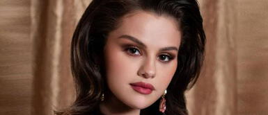 Selena Gomez se suma al nuevo nail art preferido por las celebridades. Selena Gomez estrena delicado estilo de manicure que muchas las celebs están usando