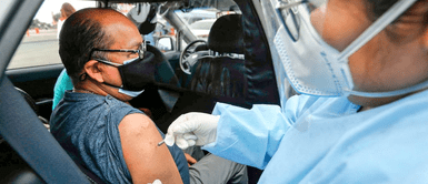 Ministro de Salud confirmó que el Perú está vacunando contra la COVID-19 un aproximado de 100.000 personas diarias Ministro de Salud confirmó que el Perú está vacunando contra la COVID-19 un aproximado de 100.000 personas diarias