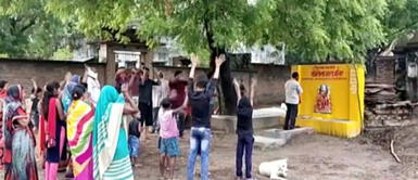 Pueblo indio reza a la 'diosa corona' para librarse del virus COVID-19: Pueblo indio reza a la 'diosa corona' para librarse del virus