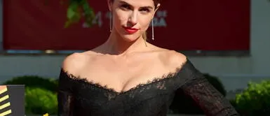 Stephanie Cayo Las transparencias también son elegantes: Stephanie Cayo lo demuestra con sofisticado vestido