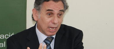 Pedro Francke expresó que el Plan Bicentenario sería el aplicado en un posible gobierno de Pedro Castillo Pedro Francke recalcó que de llegar al poder Pedro Castillo regirá el gobierno con el Plan Bicentenario