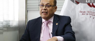 Jorge Rodríguez Vélez denunció convocatoria de un pleno en medio de audiencia en la que revisaban actas. Miembro del JNE denunció plantón afuera de su casa: “No nos van a amedrentar”